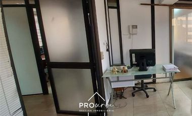 Oficina en Venta en Metro Manuel Montt / Estacionamiento