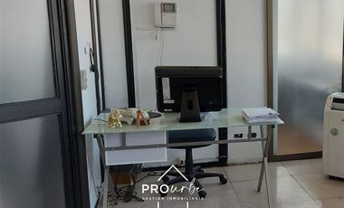 Oficina en Venta en Metro Manuel Montt / Estacionamiento