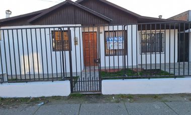 Casa de un piso, en Calle Chacabuco, a pasos de Rengo