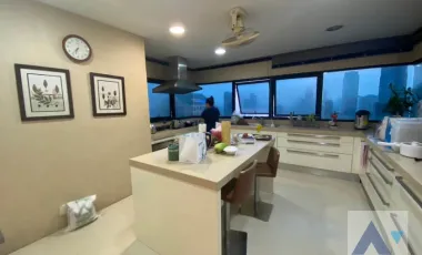 Penthouse Luxury condo in the heart of Bangkok – Elegant classic style | Refined city living ( AA41491 )