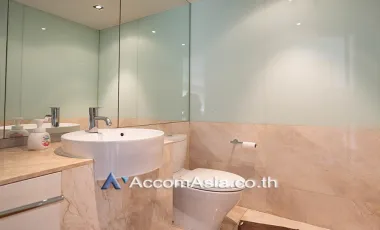 Panoramic-view condo with modern decor in Sathorn (AA29462)