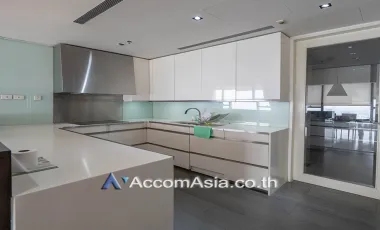 Panoramic-view condo with modern decor in Sathorn (AA29462)