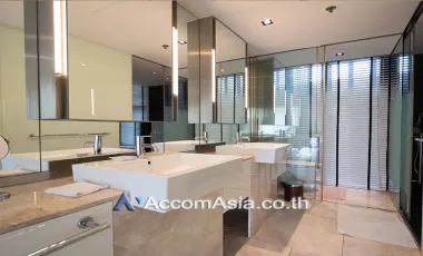 Panoramic-view condo with modern decor in Sathorn (AA29462)