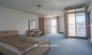 Spacious Balcony with City View  ( 1520765 )