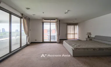 Spacious Balcony with City View  ( 1520765 )