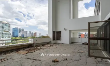 Spacious Balcony with City View  ( 1520765 )