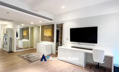 Penthouse 3 BR Condominium @Narathorn Place (13000612)
