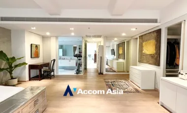 Penthouse 3 BR Condominium @Narathorn Place (13000612)