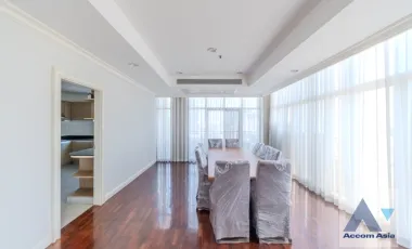 Duplex Condo Spacious duplex condominium at Sathorn Park Place