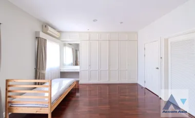 Duplex Condo Spacious duplex condominium at Sathorn Park Place