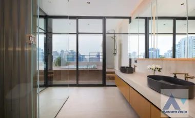 Super Luxury,Penthouse,Huge Terrace,Duplex Condo Thonglor Jungle paradise. Duplex Penthouse. Jacuzzi on Terrace.