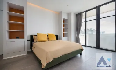 Super Luxury,Penthouse,Huge Terrace,Duplex Condo Thonglor Jungle paradise. Duplex Penthouse. Jacuzzi on Terrace.