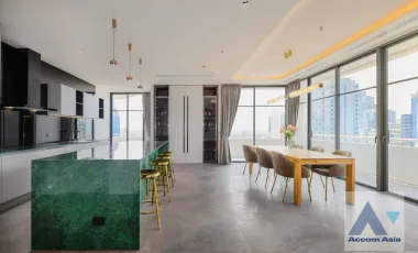 Super Luxury,Penthouse,Huge Terrace,Duplex Condo Thonglor Jungle paradise. Duplex Penthouse. Jacuzzi on Terrace.