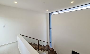 Casa en Venta Punto Lomas | Doble altura y alberca