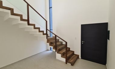 Casa en Venta Punto Lomas | Doble altura y alberca