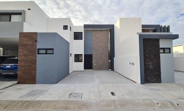 Casa en Venta Punto Lomas | Doble altura y alberca