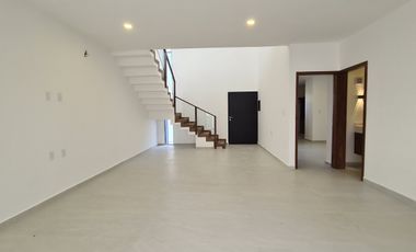 Casa en Venta Punto Lomas | Doble altura y alberca