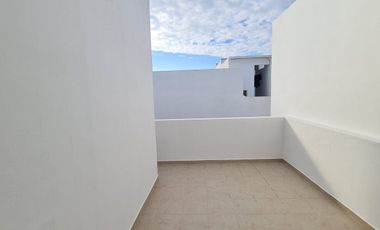Casa en Venta Punto Lomas | Doble altura y alberca