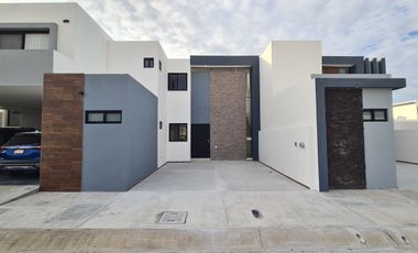 Casa en Venta Punto Lomas | Doble altura y alberca