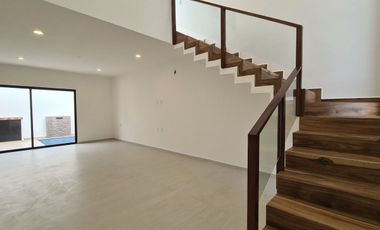 Casa en Venta Punto Lomas | Doble altura y alberca