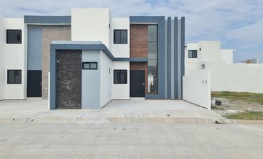 Casa en Venta Punto Lomas /Recámara planta baja