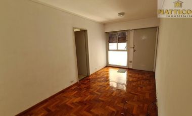 Muy luminoso y amplio departamento  2 ambientes al Frente en Pleno centro de Ballester