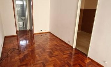 Muy luminoso y amplio departamento  2 ambientes al Frente en Pleno centro de Ballester