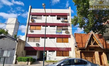 Muy luminoso y amplio departamento  2 ambientes al Frente en Pleno centro de Ballester