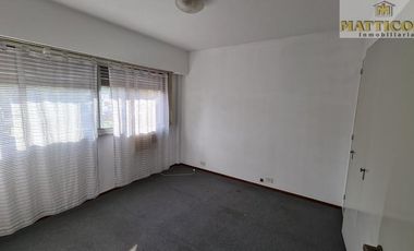 Muy luminoso y amplio departamento  2 ambientes al Frente en Pleno centro de Ballester