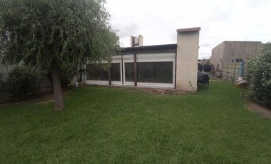 Casa en venta - 3 Dormitorios 2 Baños - 516mts2 - Saladillo