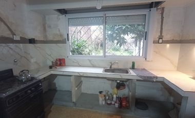 Casa de 4 ambientes con GRAN TERRENO libre
