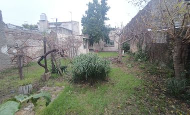 Casa de 4 ambientes con GRAN TERRENO libre