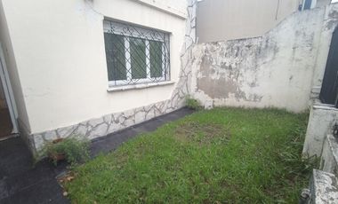 Casa de 4 ambientes con GRAN TERRENO libre