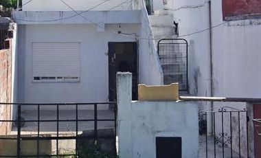 Casa en venta - 2 Dormitorios 1 Baño - 100Mts2 - Berazategui