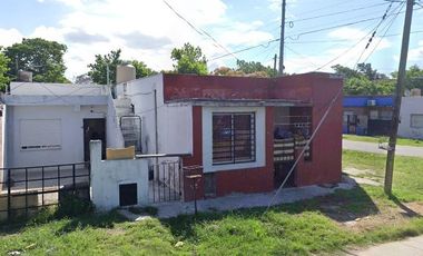 Casa en venta - 2 Dormitorios 1 Baño - 100Mts2 - Berazategui
