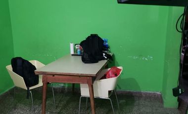 Casa en venta - 2 Dormitorios 1 Baño - 100Mts2 - Berazategui