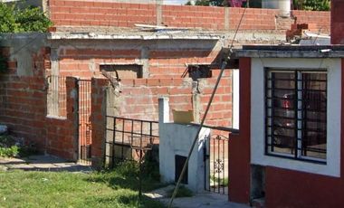 Casa en venta - 2 Dormitorios 1 Baño - 100Mts2 - Berazategui