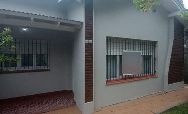 Casa en venta - 2 Dormitorios 1 Baño - 176Mts2 - Plátanos