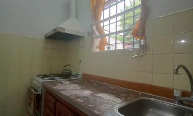 Casa en venta - 2 Dormitorios 1 Baño - 176Mts2 - Plátanos