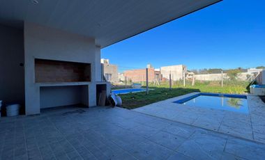 PH en venta - 3 Dormitorios 2 Baños - Mercedes