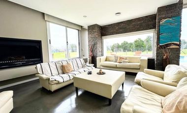 Casa en venta - 6 Dormitorios 6 Baños - El Venado