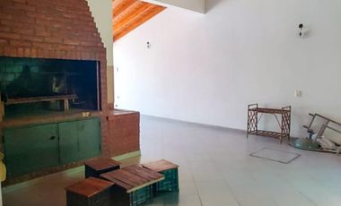 Casa en venta - 4 Dormitorios 4 Baños - 493mts2 - Moreno