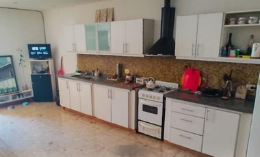 Casa en venta - 4 Dormitorios 4 Baños - 493mts2 - Moreno