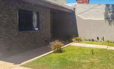 Casa en venta - 4 Dormitorios 4 Baños - 493mts2 - Moreno