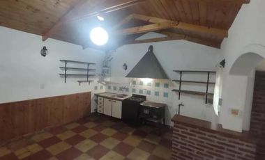 Casa en venta - 2 Dormitorios 2 Baños - Cocheras - 640Mts2 - Villa Ventana