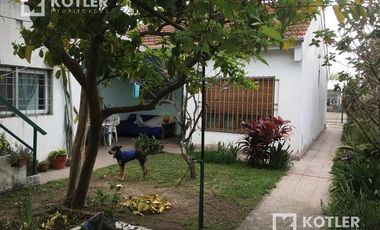 Chalet de 3 amb c/entrada de auto y jardín en José Mármol