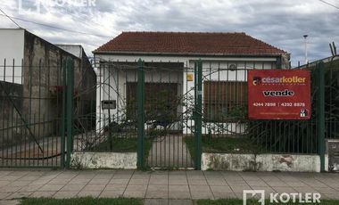 Chalet de 3 amb c/entrada de auto y jardín en José Mármol