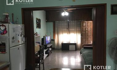 Chalet de 3 amb c/entrada de auto y jardín en José Mármol