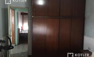 Chalet de 3 amb c/entrada de auto y jardín en José Mármol