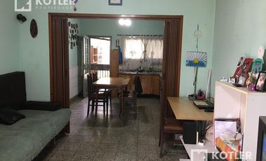 Chalet de 3 amb c/entrada de auto y jardín en José Mármol